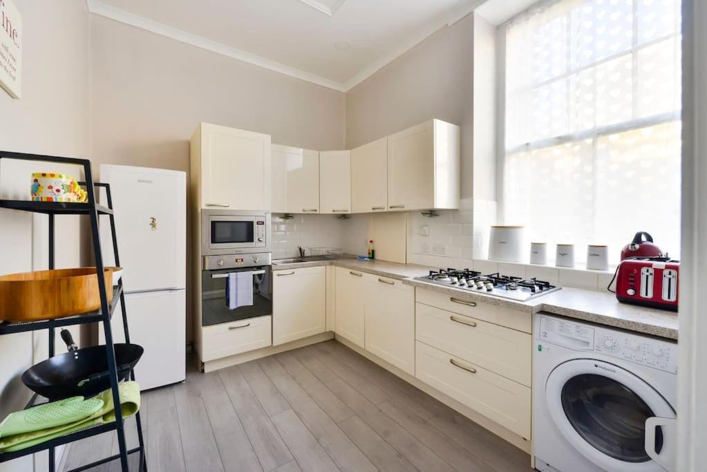 George IV Bridge - Superbly Located 3 Bedroom! Эдинбург Экстерьер фото