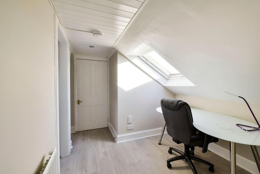 George IV Bridge - Superbly Located 3 Bedroom! Эдинбург Экстерьер фото