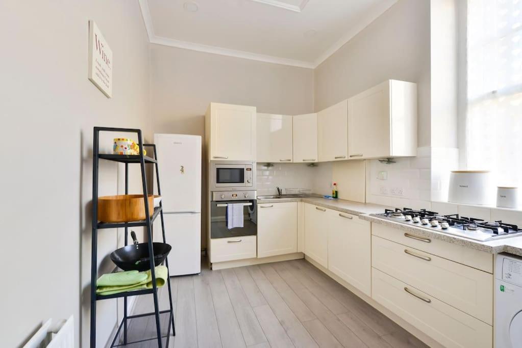 George IV Bridge - Superbly Located 3 Bedroom! Эдинбург Экстерьер фото